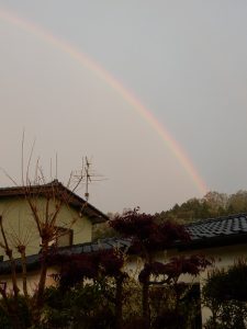 千葉正広邸から虹を見る