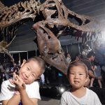 横浜の恐竜展で孫2人