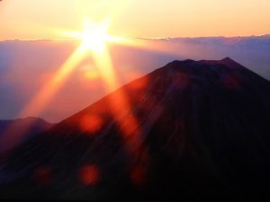 富士山からの初日の出(ＴＶ画面)
